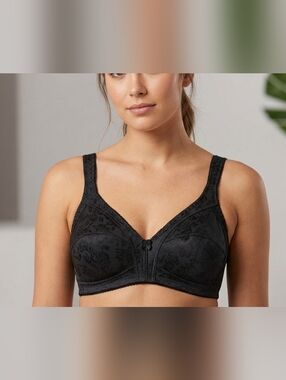 Body Embrace Wireless Floral Comfort Bra in Black Size 40D